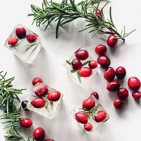 How to Make Pretty Holiday Ice Cubes