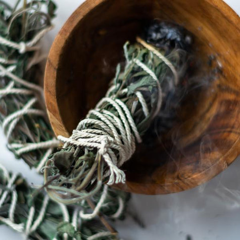 How To Make a DIY Sage Smudge Stick